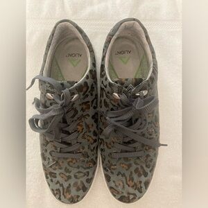 Align Nurse Mates Leopard print shoes